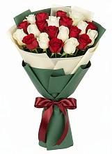 Букет Микс из красных и белых роз в Забродах