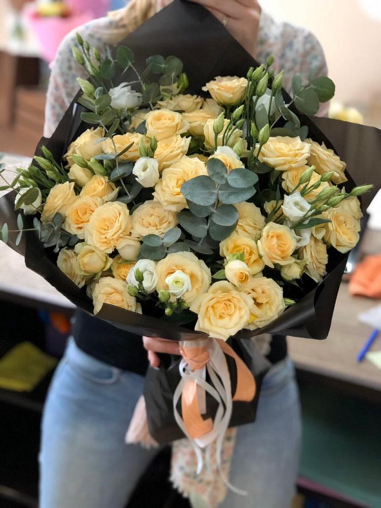 Букет цветов из: Розы и Лизиантусы в Забродах