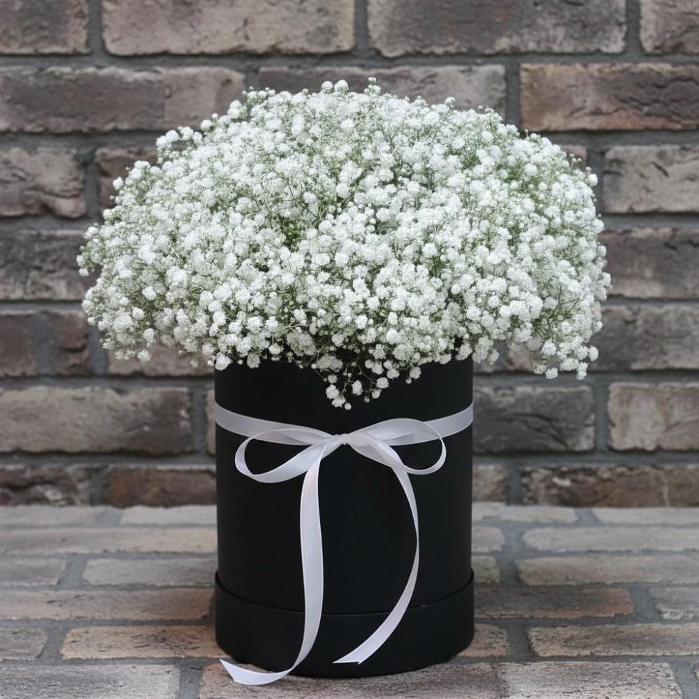 Цветочная композиция из Гипсофила в шляпной коробке в Забродах