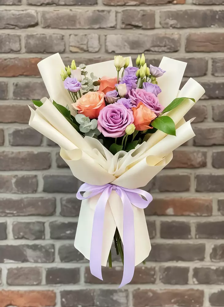 Букет цветов из: Лизиантусы и Розы в Забродах