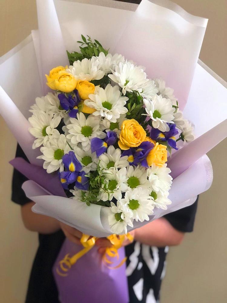 Букет цветов из: Ирисы, Хризантемы и Розы в Забродах