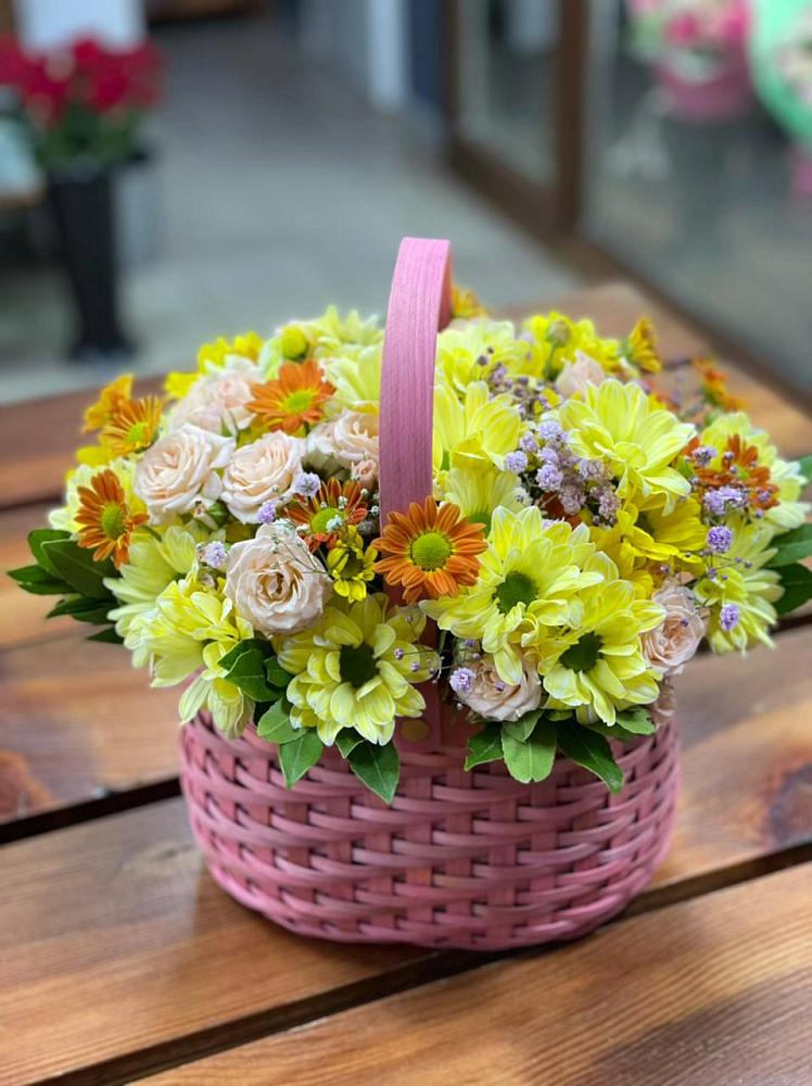 Цветочная композиция из Хризантемы и Розы в корзине в Забродах